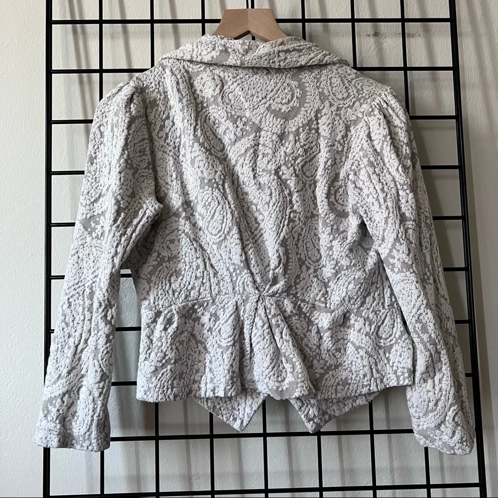 Chic Jacket - Picture 2 of 3